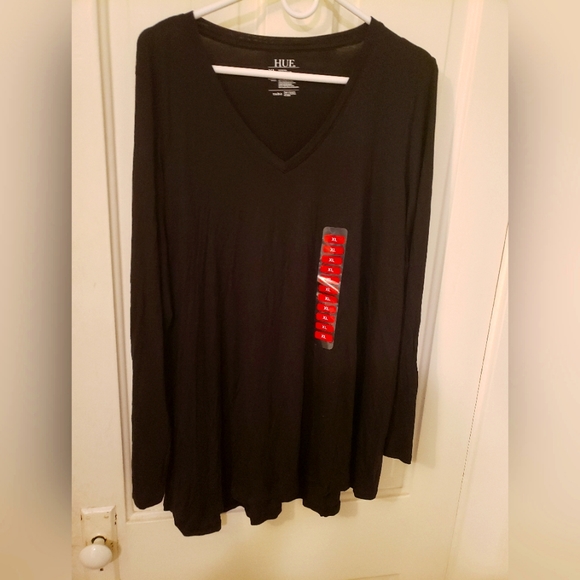 HUE Tops - HUE Long Sleeve Legging Tee